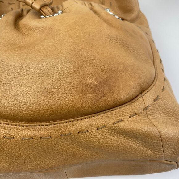 B Makowsky Butter Leather Tan Boho Bucket Bag Crossbody Adjustable Strap Pockets - Picture 4 of 16